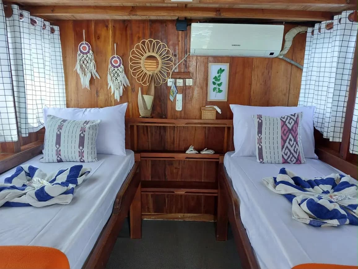 Sewa bot Ayla di Labuan Bajo, foto 3