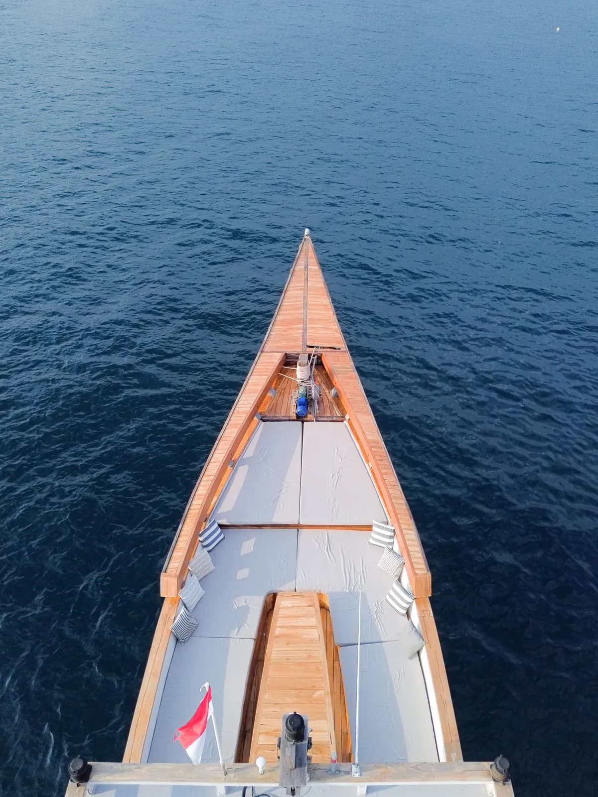 Sewa bot Ayayay di Labuan Bajo, foto 6