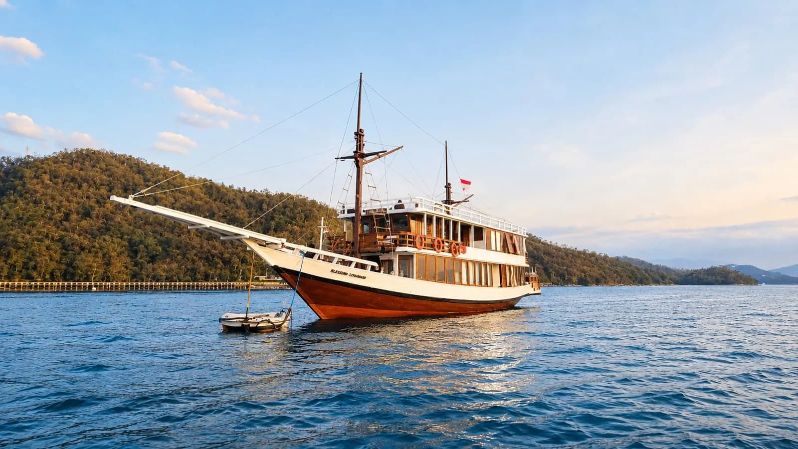 Sewa bot Blessing di Labuan Bajo, foto 1
