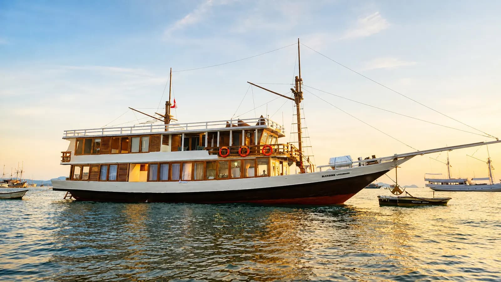 Sewa bot Blessing di Labuan Bajo, foto 6
