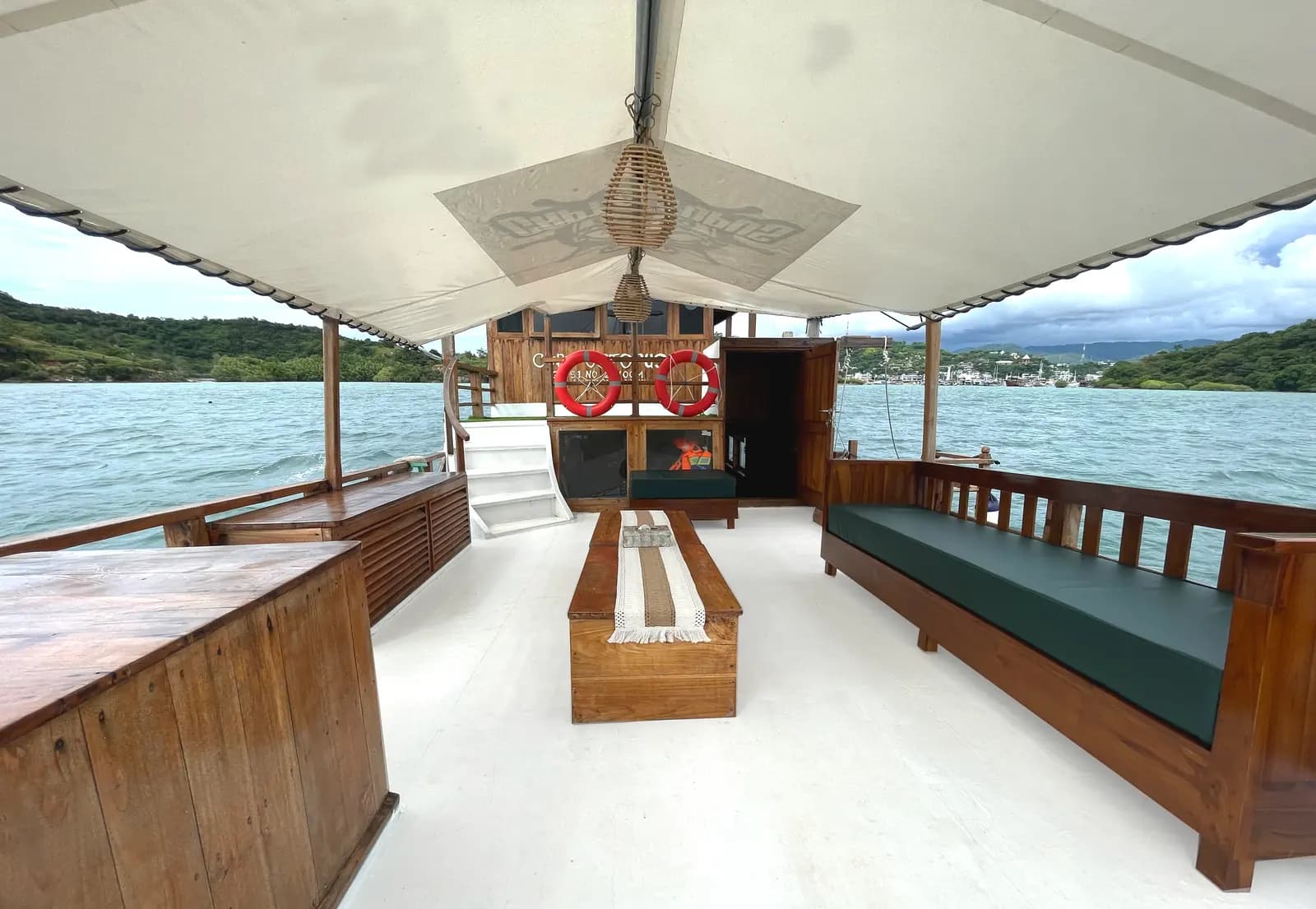 Sewa bot Capt Octopus di Labuan Bajo, foto 7