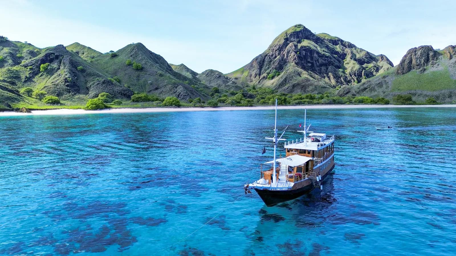 Bot phinisi Capt Octopus di Komodo
