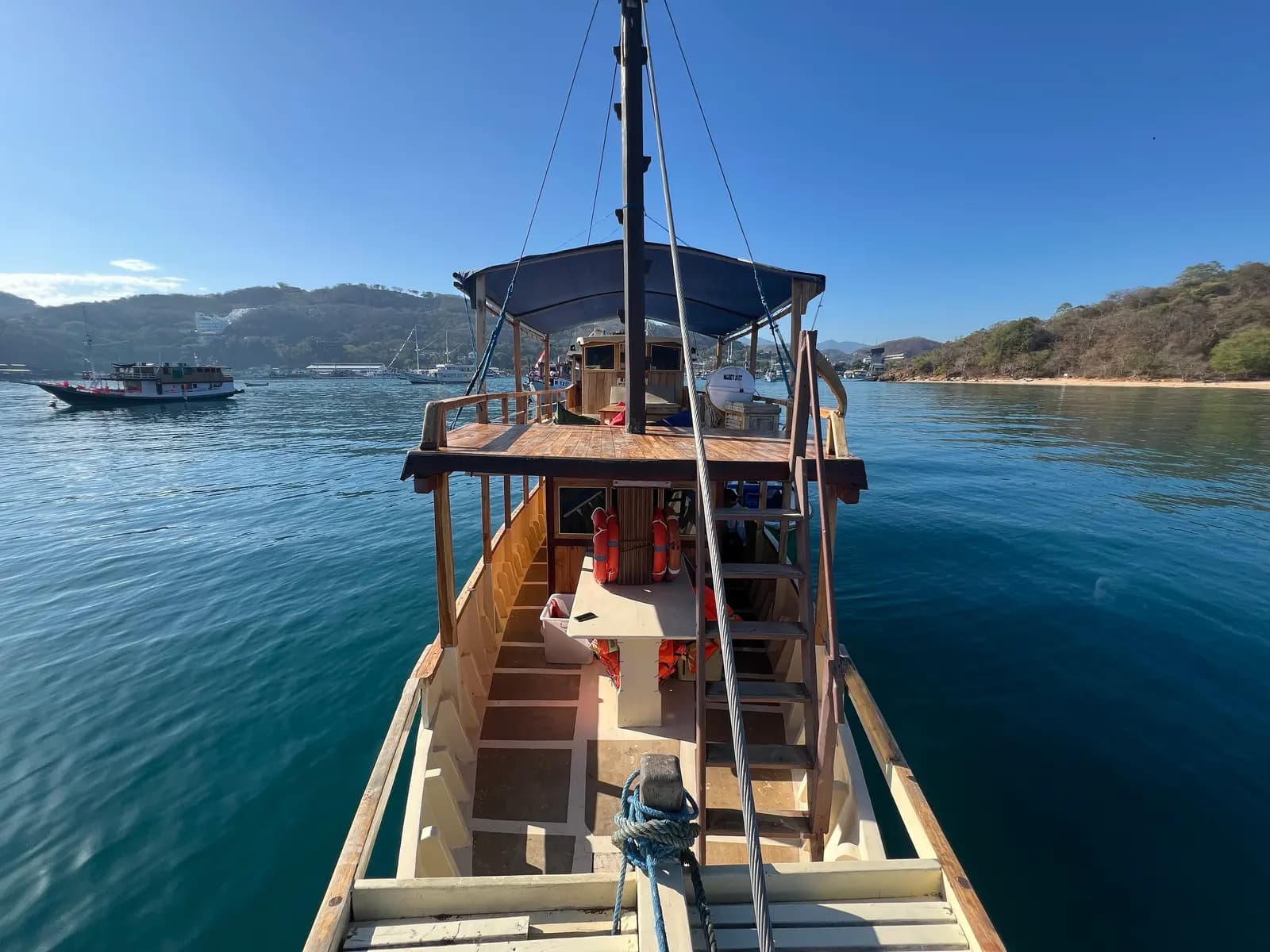 Sewa bot Ayla di Labuan Bajo, foto 6