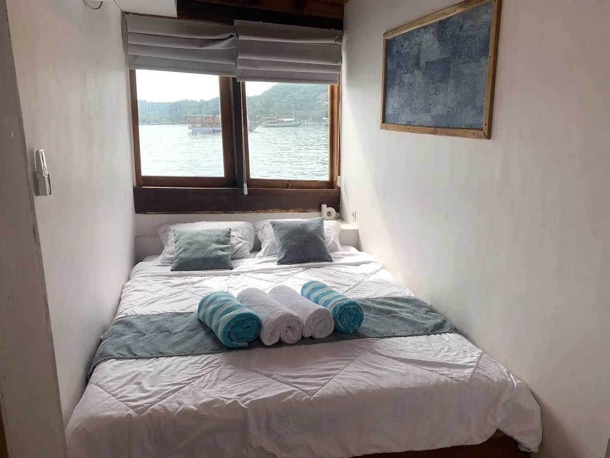 Sewa bot Leticia di Labuan Bajo, foto 9
