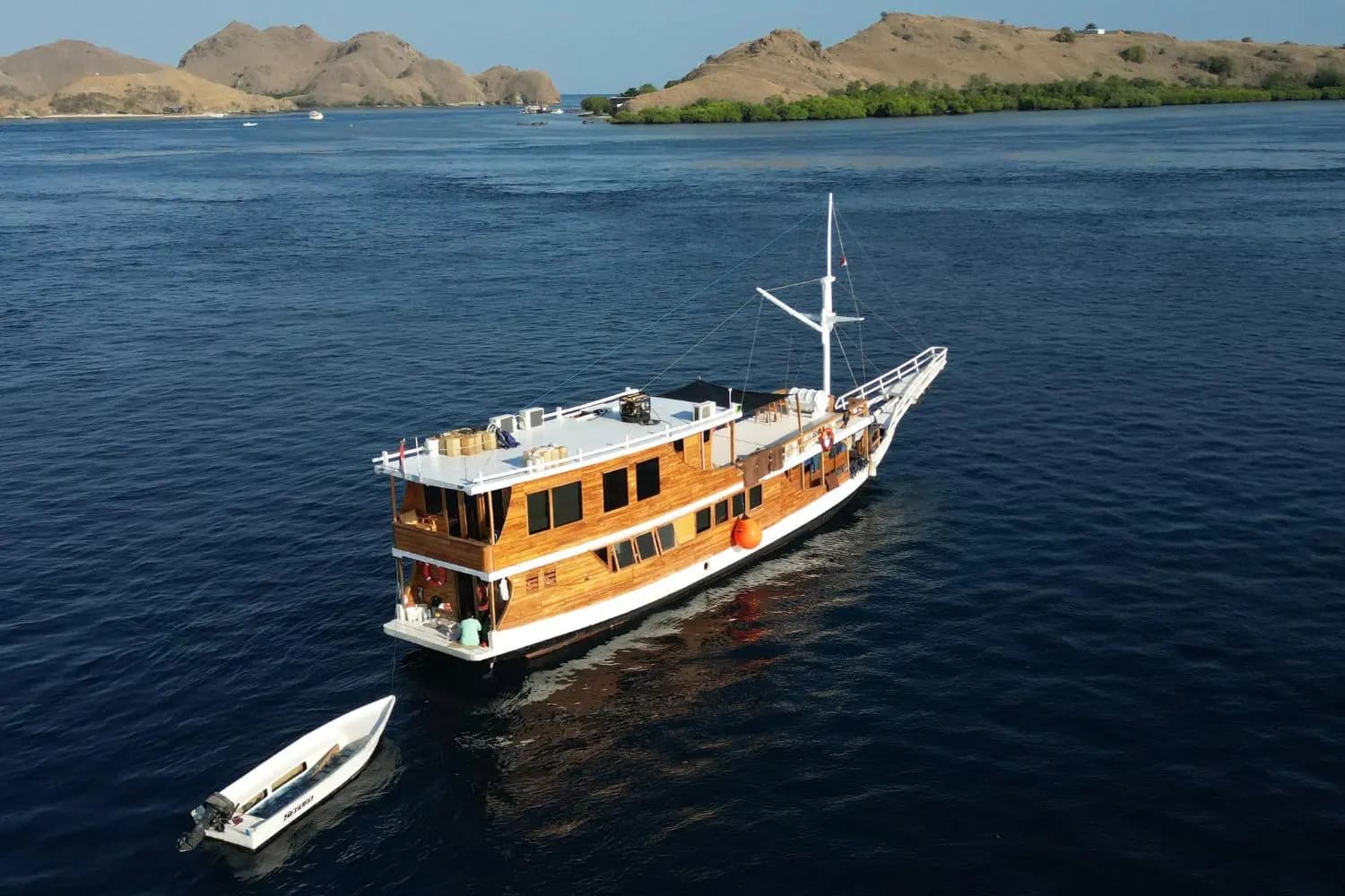 纳闽巴霍 (Labuan Bajo) Segara 包船,照片 1