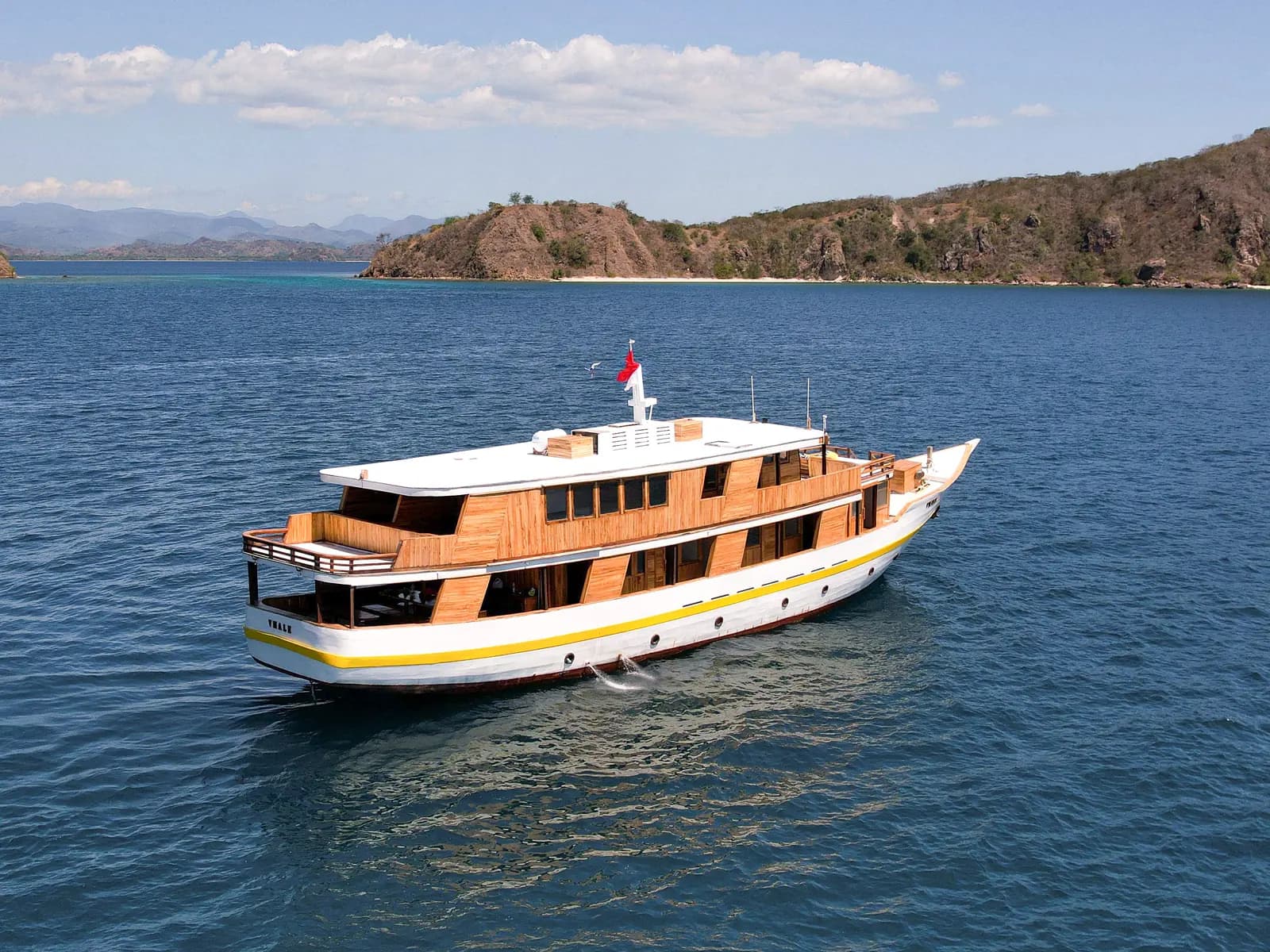 Kapal phinisi Vhalé Liveaboard di Komodo