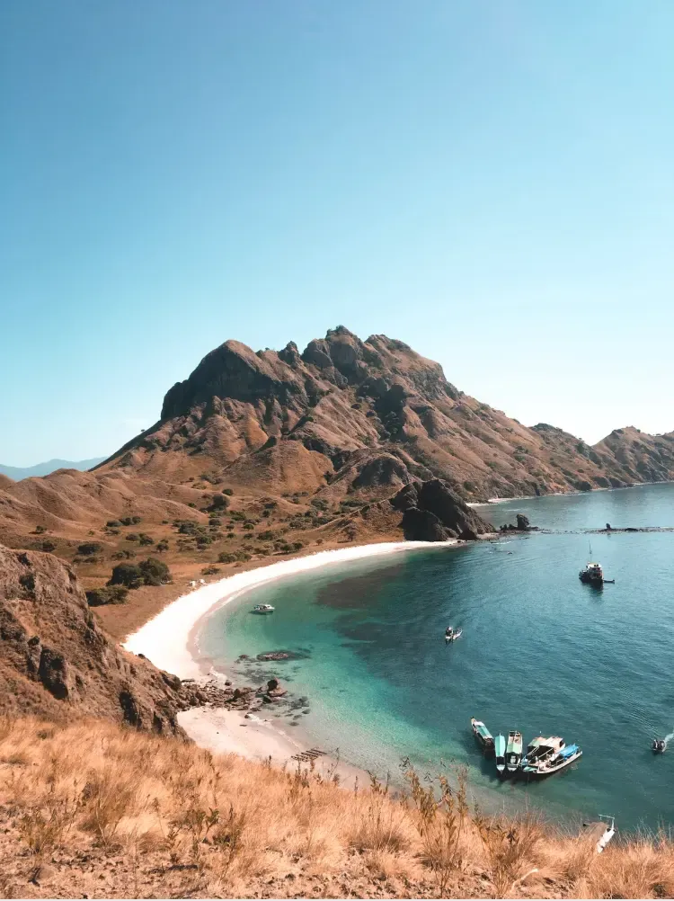 The sandy bays of Padar Island
