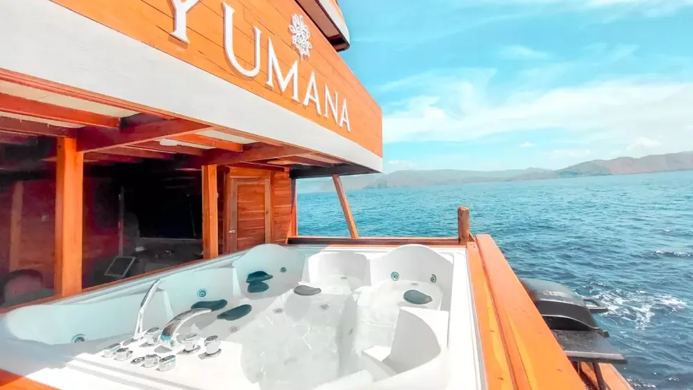 Entertaint-room-Yumana-Liveaboard-a