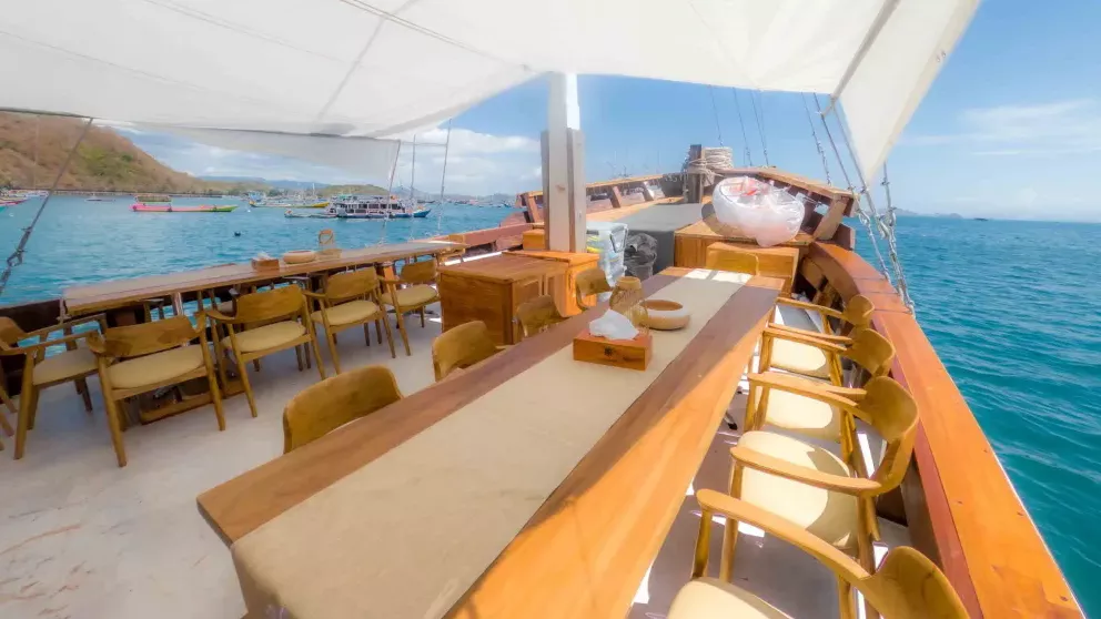 Outdoor-Dinning-room-Yumana-Liveaboard