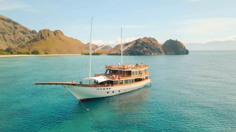Yumana-Liveaboard-boat
