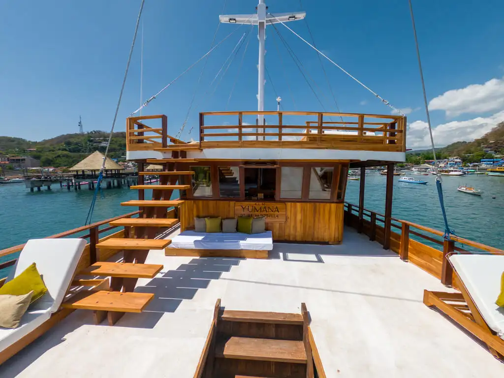 Yumana-Phinisi-Spacious-Sundeck