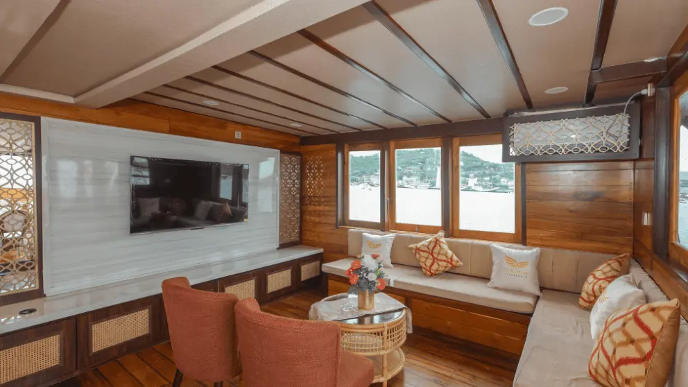 interior-elrora-cruise-phinisi