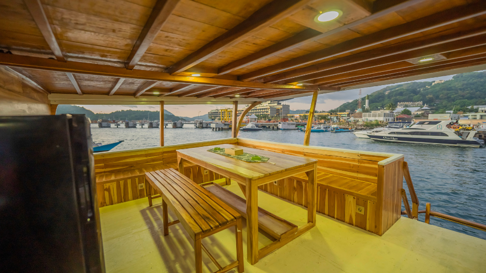 labuan-bajo-boat-trip