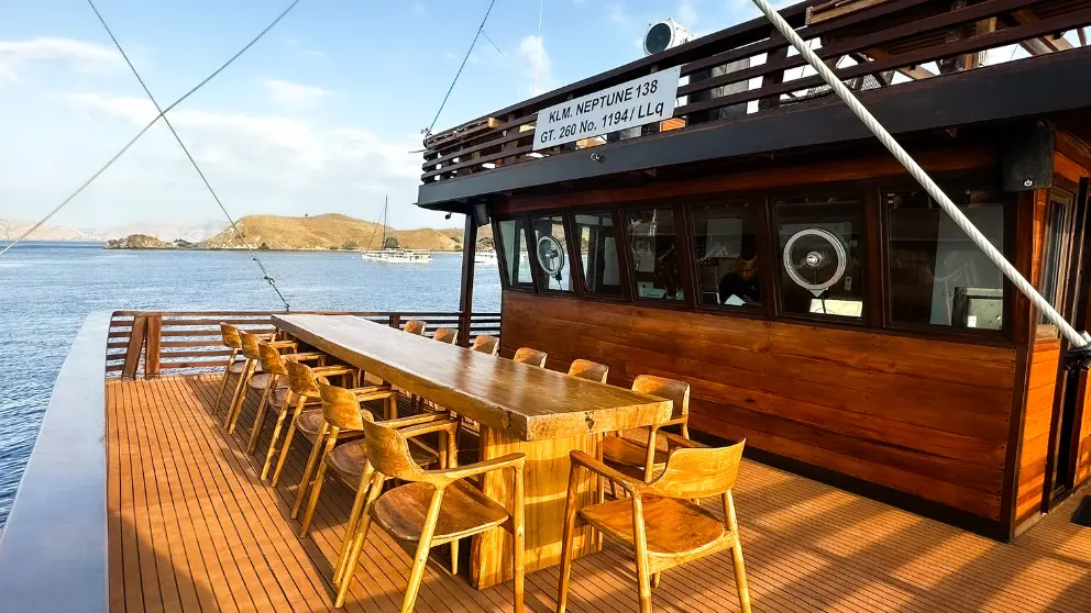 luxury-phinisi-neptune-komodo