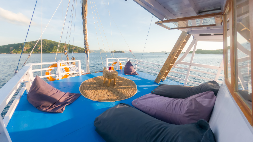 sundeck-lamborajo-phinisi
